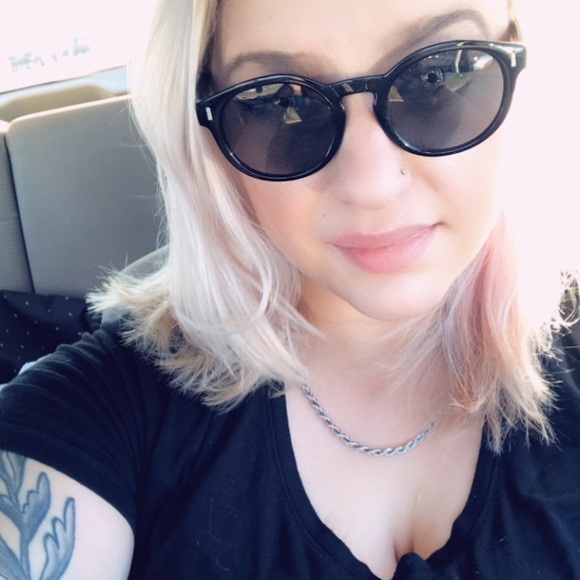 Meet your Posher, Mindy - Picture 6 of 6